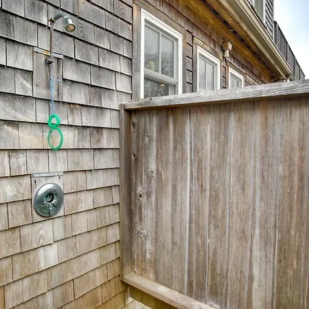 Beautiful Aquinnah Home Ocean View, Walk To Beach